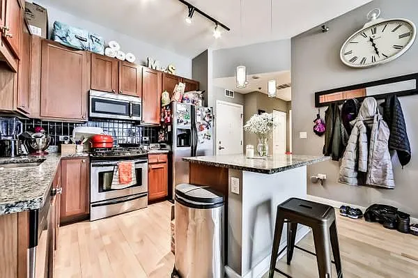 901 W Madison St #405 — Photo 17