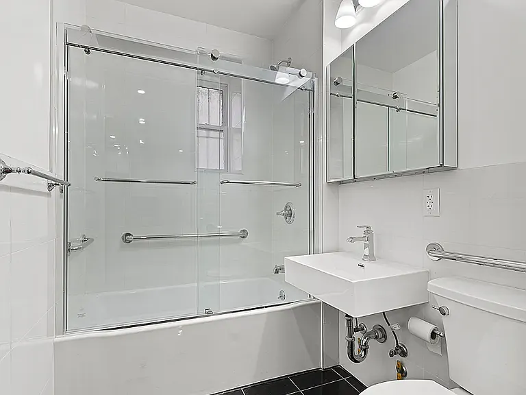 42 Bank St #11 — Photo 6