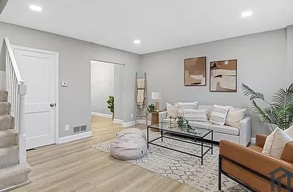 4th image of 2106 Coralthorn Rd