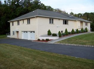3 Sunrise Dr, Parsippany, NJ 07054