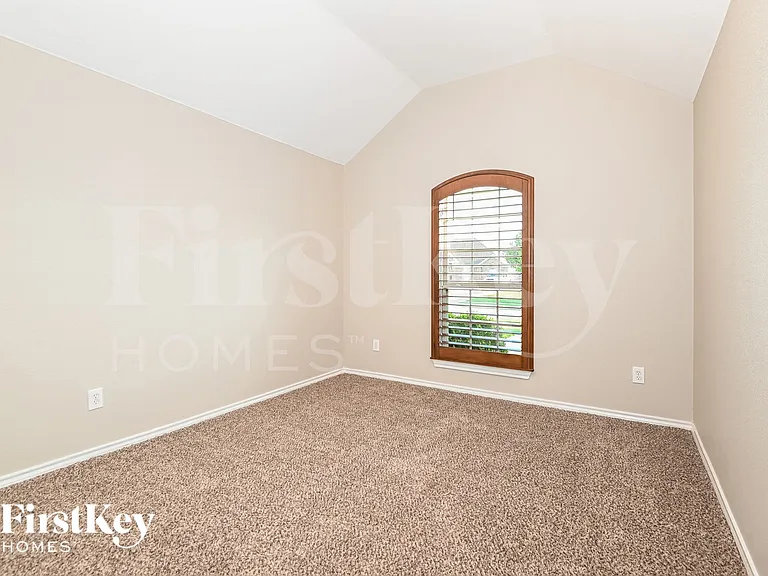 204 Troy Lane Red — Photo 12