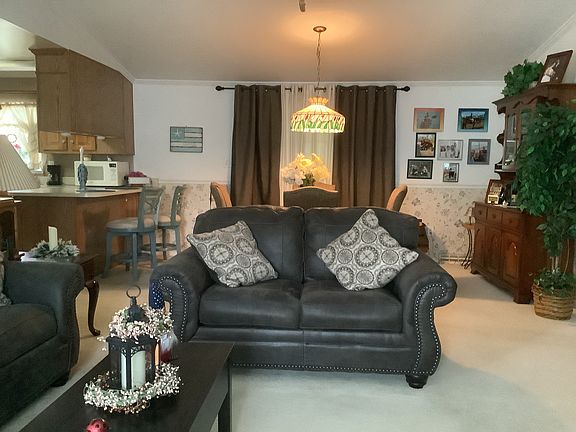 3rd image of 73 Pinestraw Dr #10
