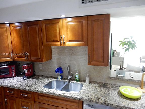 5th image of 1420 Brickell Bay Dr APT 1406D