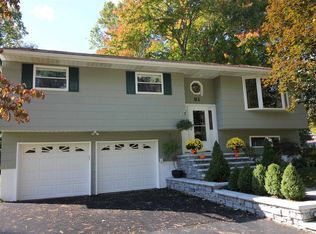 31 Robin Rd, Poughkeepsie, NY 12601