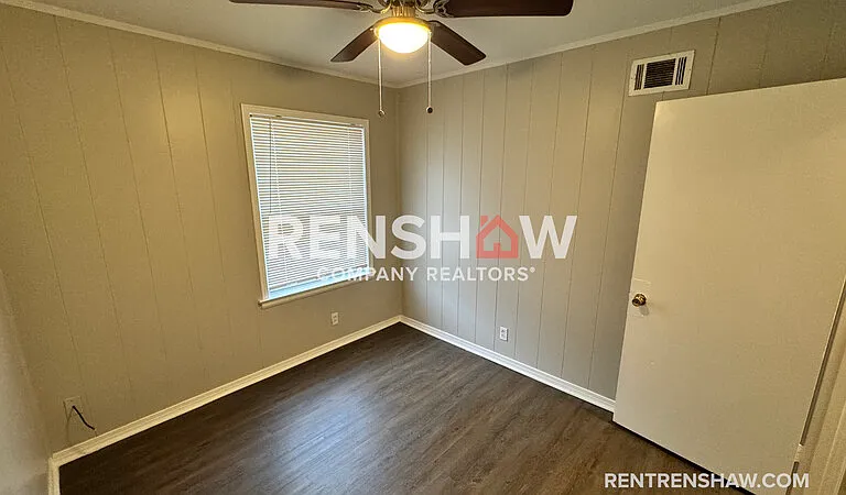 1379 Rolling Hills Dr — Photo 3