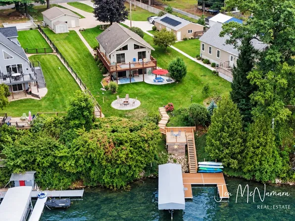 5919 S Croton Hardy Dr, Newaygo, MI 49337