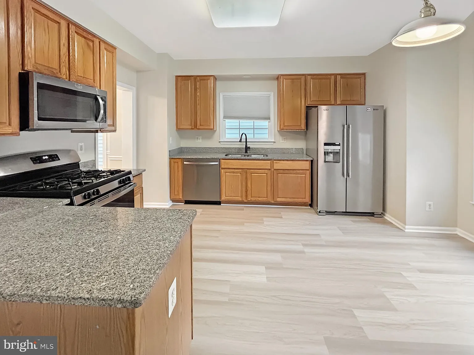 5 bed, 2.5 bath, 2936 sqft, $3,999 — Photo 4
