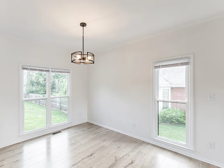 122 Sleepy Hollow Ct — Photo 8