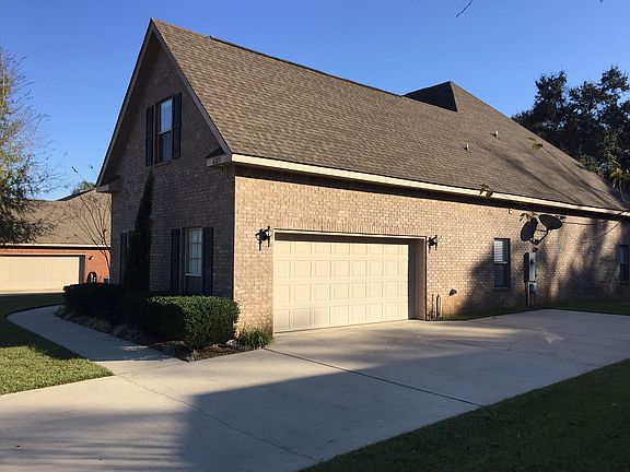 driveway/2-car garage