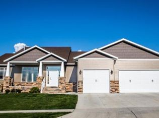 3723 Pebbleview Loop, Bismarck, ND 58503