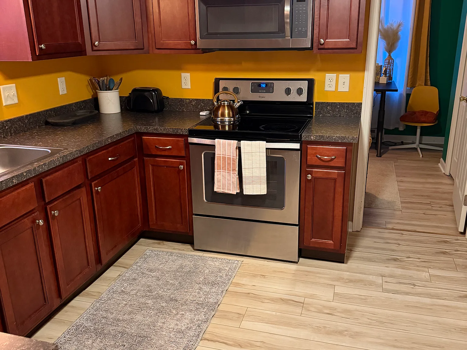 2 bed, 575 sqft, $1,600 — Photo 1