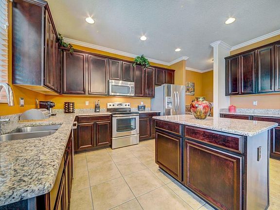 3rd image of 3798 Hollisten Cir