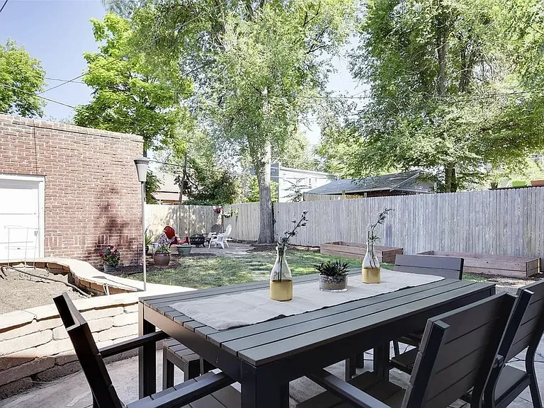 1548 Jackson St — Photo 17