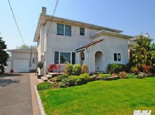 8 Granada Pl, Massapequa, NY 11758