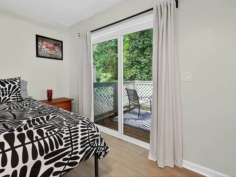 604 Broad Leaf Cir — Photo 31
