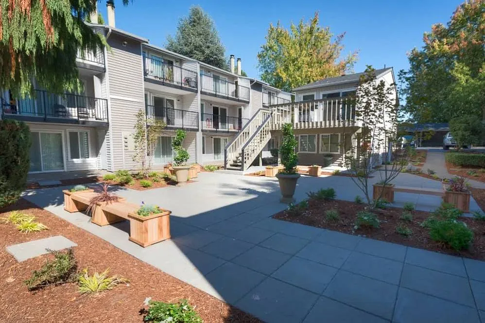 Solana Apartments — Photo 3
