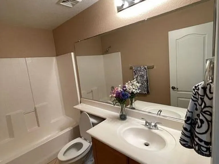 2132 W Carter Rd — Photo 13