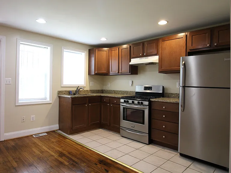1008 Parksley Ave — Photo 6