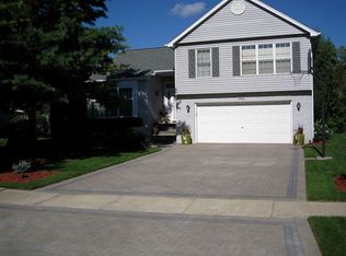 1079 Longford Rd, Bartlett, IL 60103