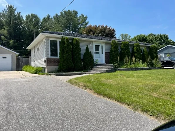 71 3rd St #2, Orillia, ON L3V 4B5