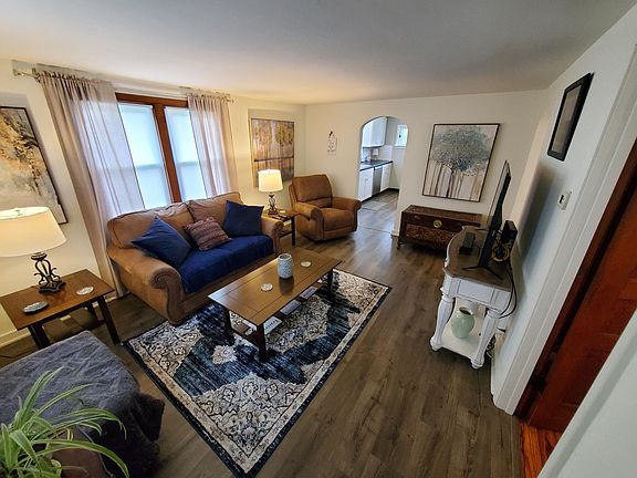 2nd image of 642 Grant St