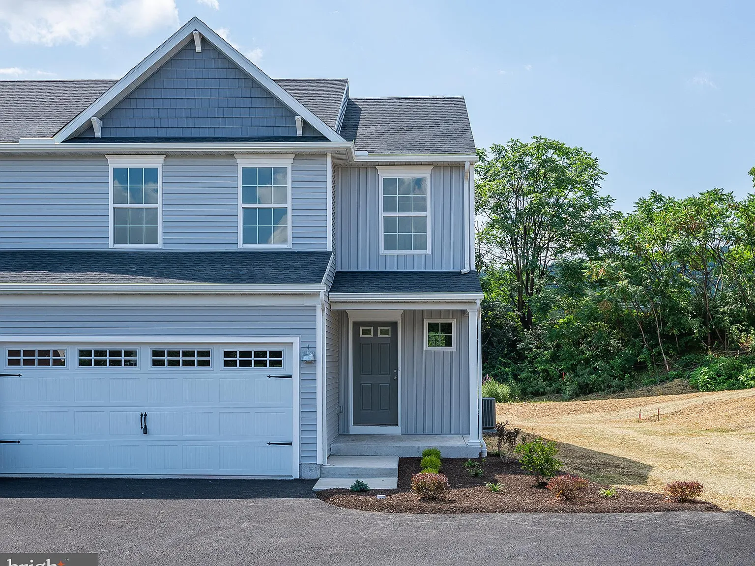 3 bed, 2.5 bath, 2893 sqft, $2,500 — Photo 1