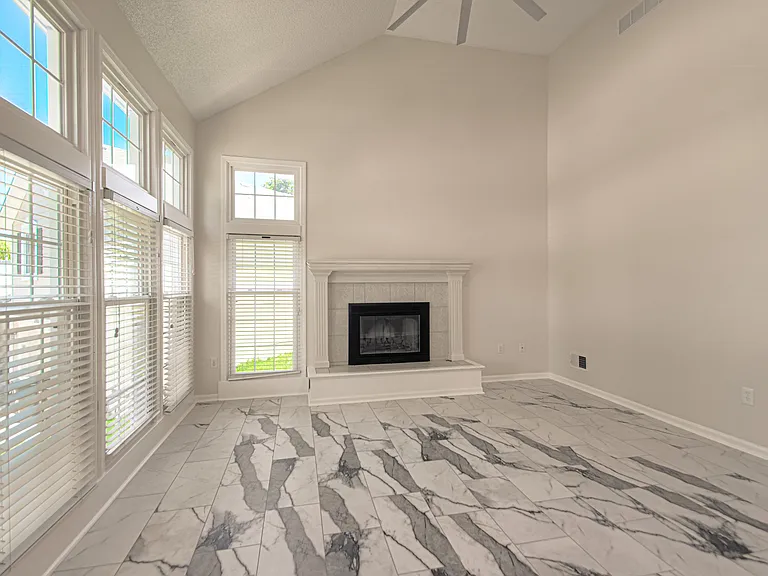 13907 W 150th Ct — Photo 12