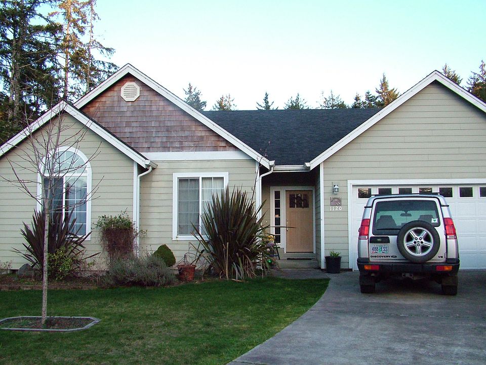 Ranch style on quiet road