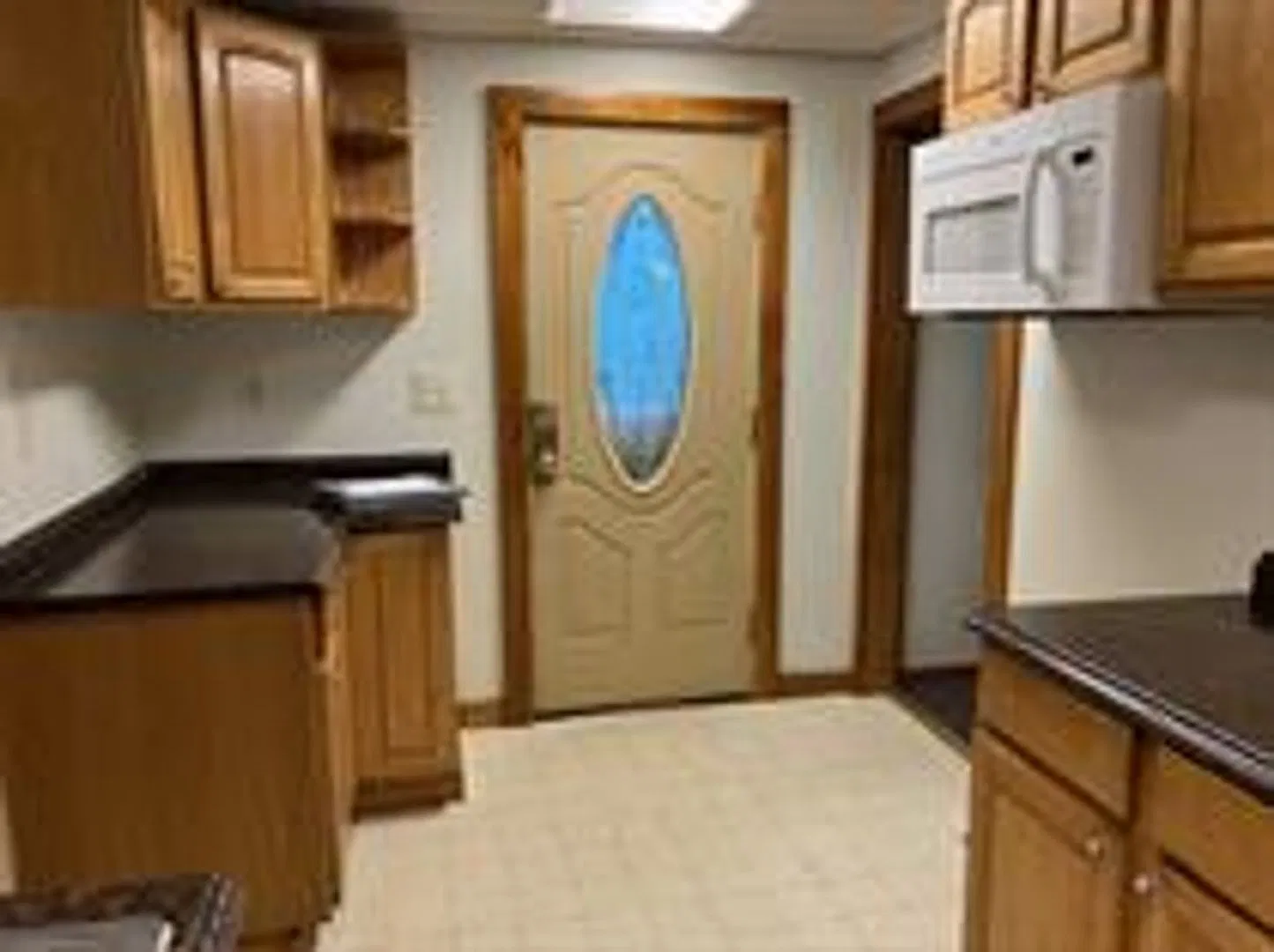 3 Bedroom Apartment in Keene, Close to Everything — Photo 2
