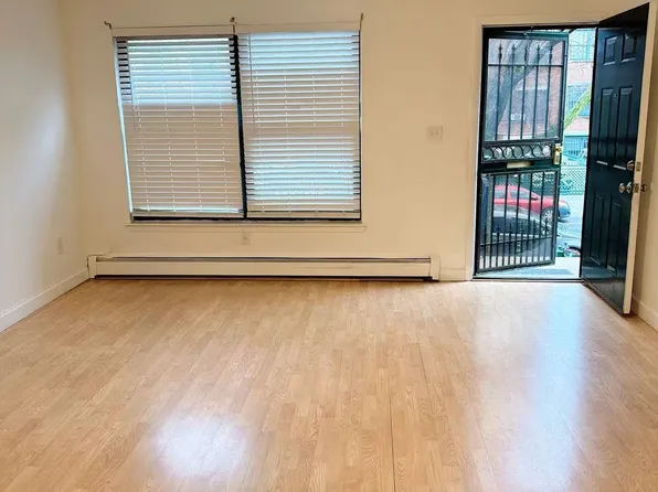 947 E 181st St Floor 2, Bronx, NY 10460