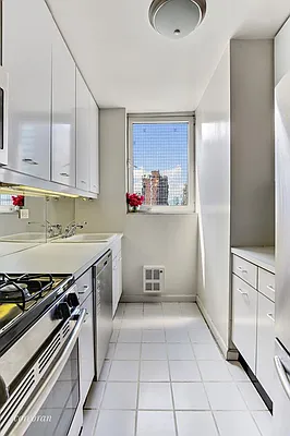 Sold by Corcoran | media 14