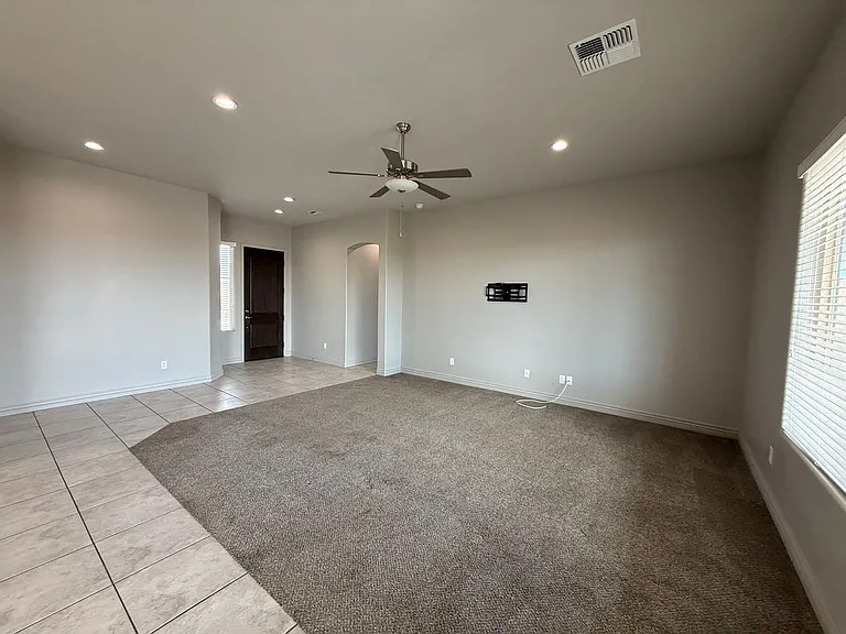 10156 E 39th Ln — Photo 4