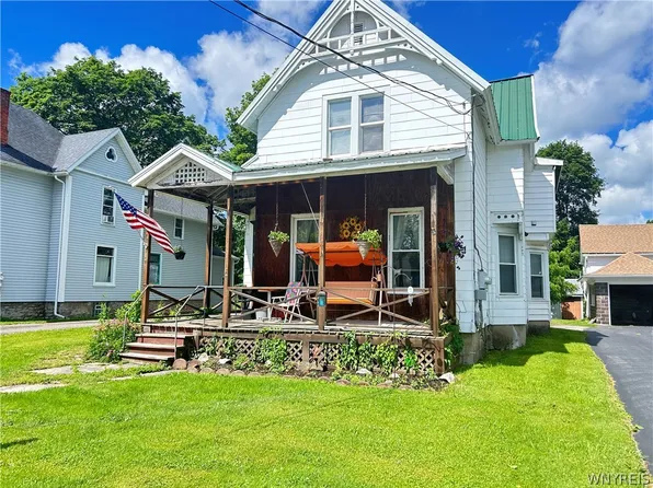 19 Walnut St, Attica, NY 14011