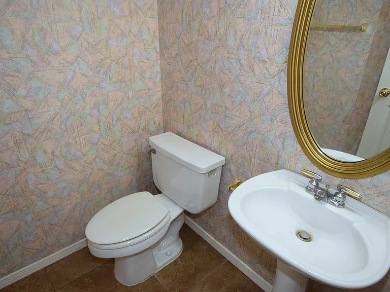 8615 Brighton Dr NE — Photo 18