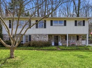 698 Garden Ln, Bristol, VA 24201