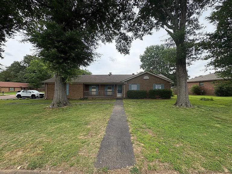 8520 Greenbrook Pkwy — Photo 1