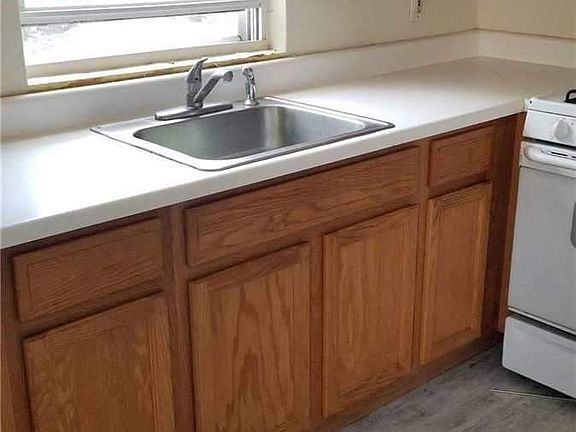 3rd image of 141 1/2 Louis Ave Floor 1