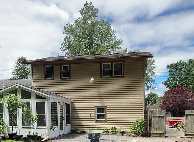 141 Riverdale Rd — Photo 3