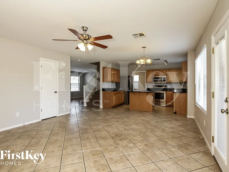 18039 N 89th Dr — Photo 5