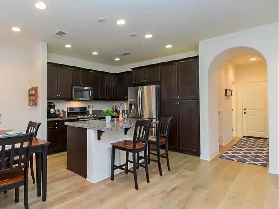 15901 Parkview Loop