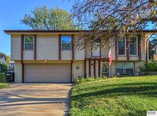 9410 Maplewood Blvd, Omaha, NE 68134