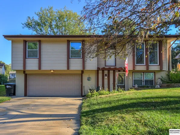 9410 Maplewood Blvd, Omaha, NE 68134