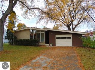 1002 Falkirk Rd, Alma, MI 48801