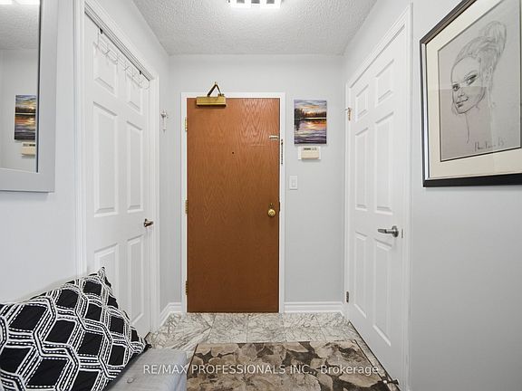 4th image of 1 Aberfoyle Cres #1411