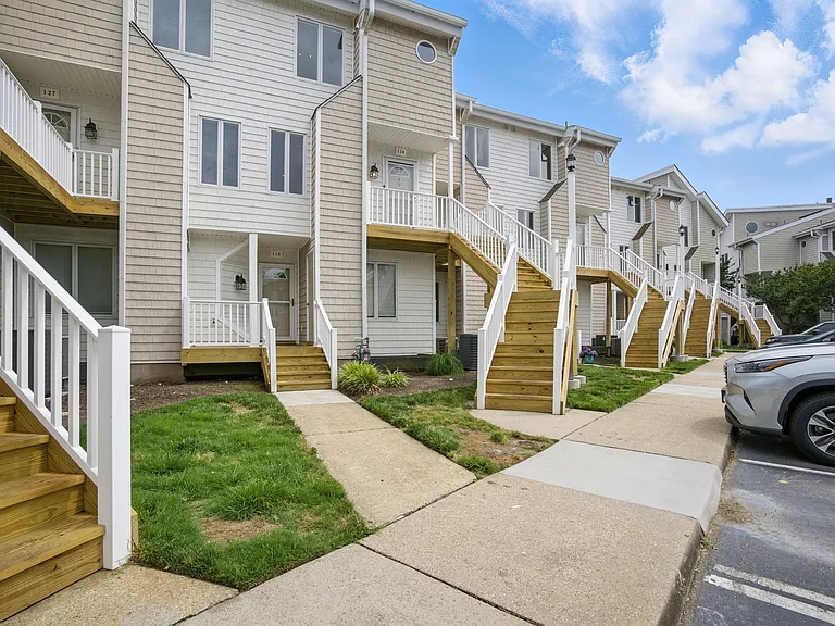 100 Pinewood Rd #128 — Photo 49