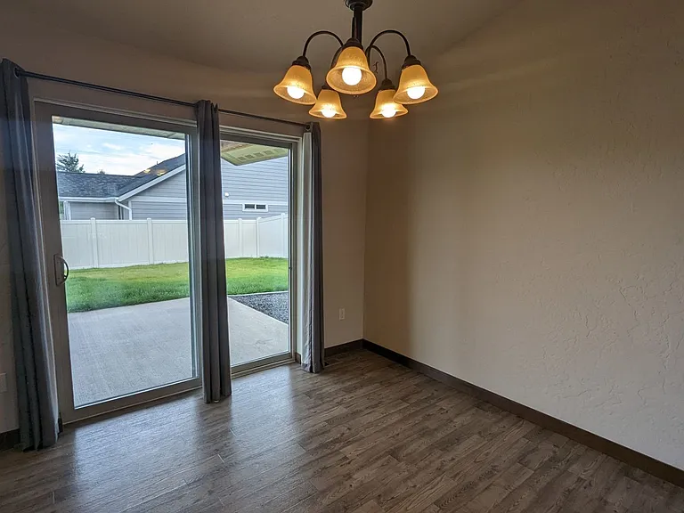 2537 N Lehigh Ct — Photo 7