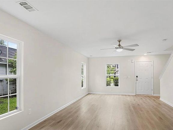 4th image of 86 Hamilton Grove Dr