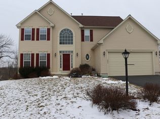 1048 Runaway Dr, Pennsburg, PA 18073