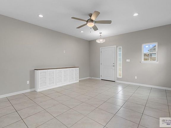 4th image of 2412 Grove Ln