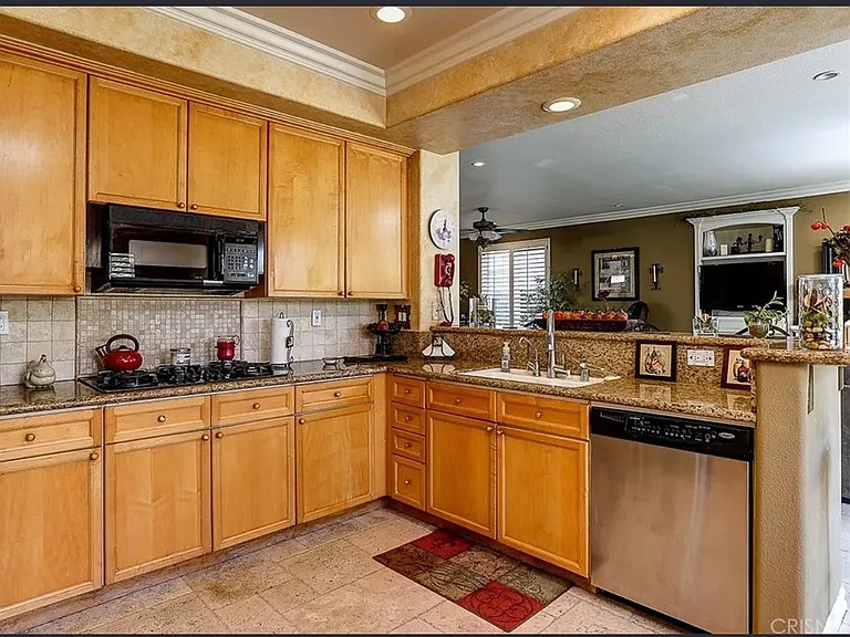 27470 Hillcrest Pl — Photo 6
